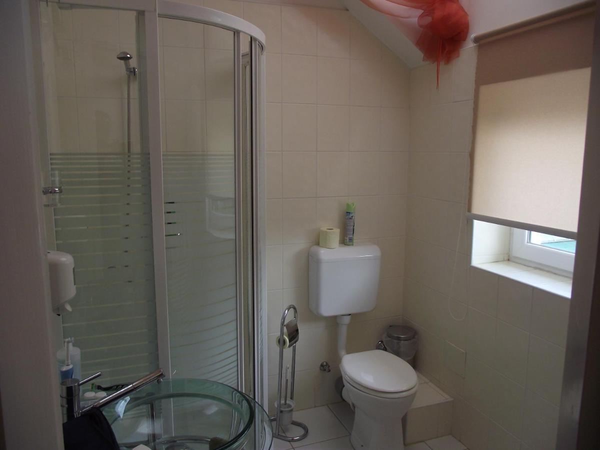 Oazis Hotel*** 瑙吉考尼饶 外观 照片