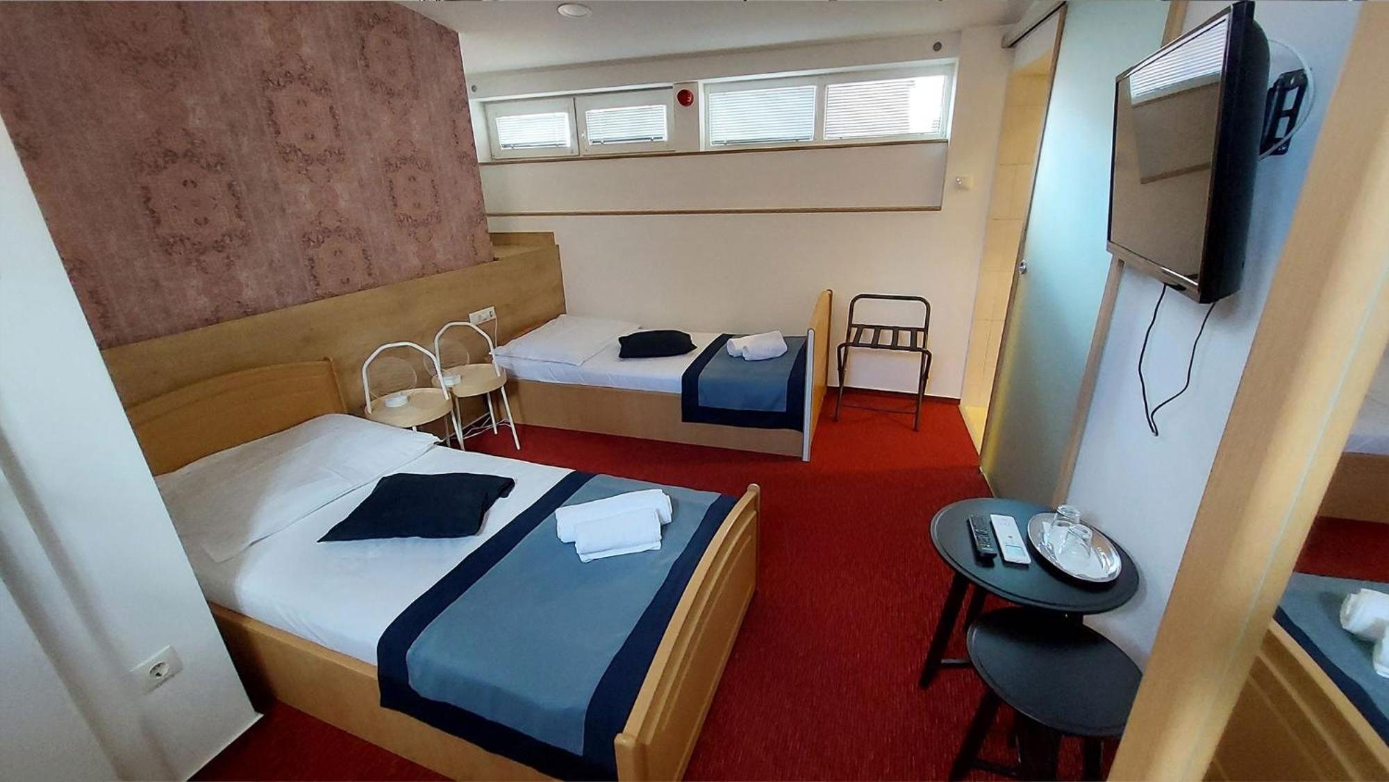 Oazis Hotel*** 瑙吉考尼饶 外观 照片