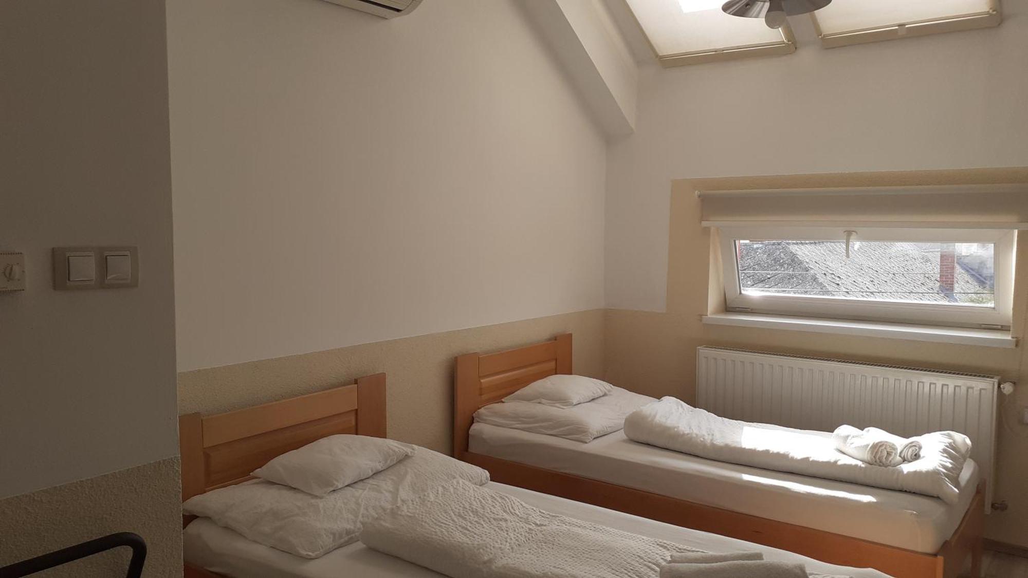 Oazis Hotel*** 瑙吉考尼饶 外观 照片