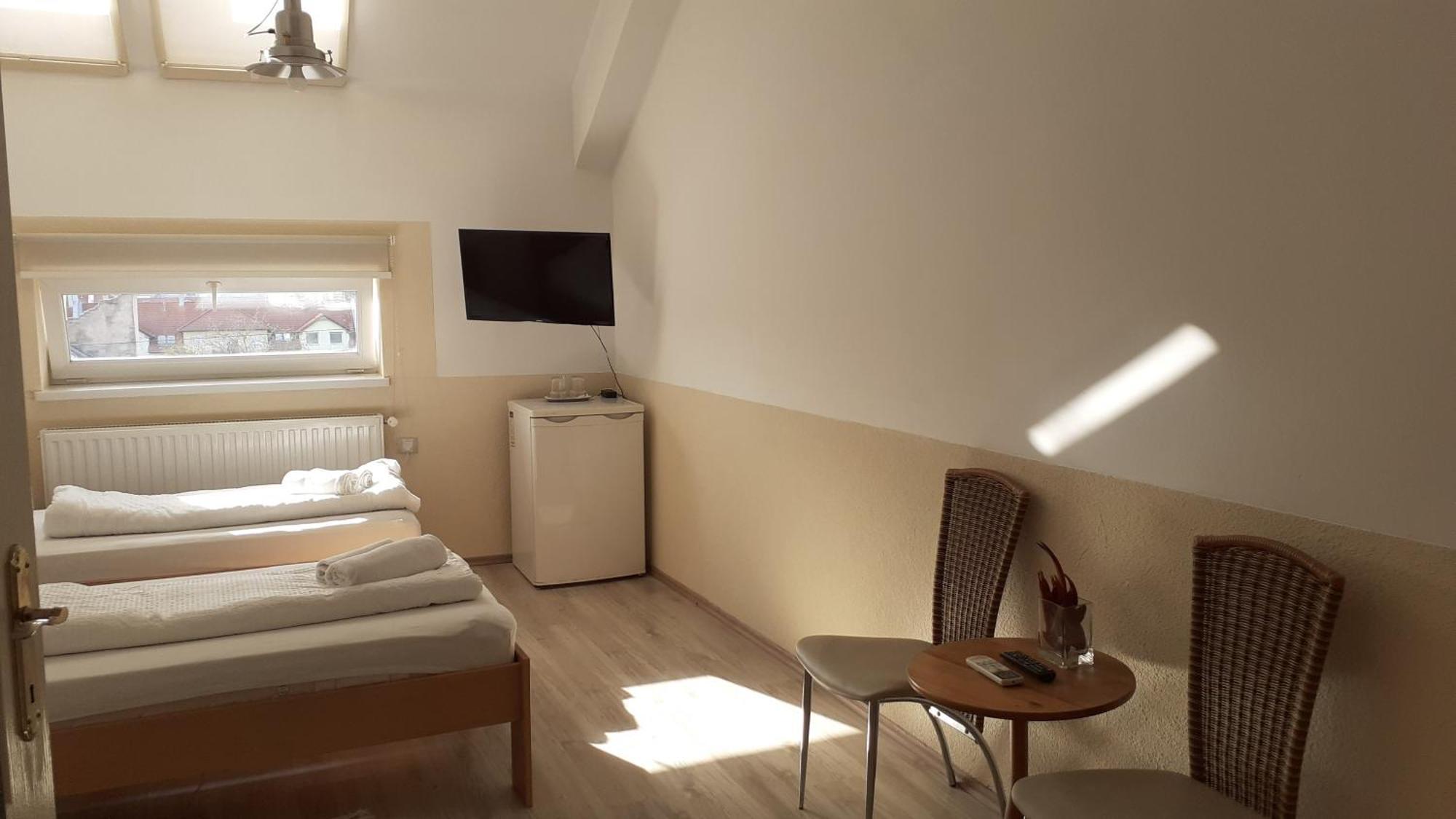 Oazis Hotel*** 瑙吉考尼饶 外观 照片
