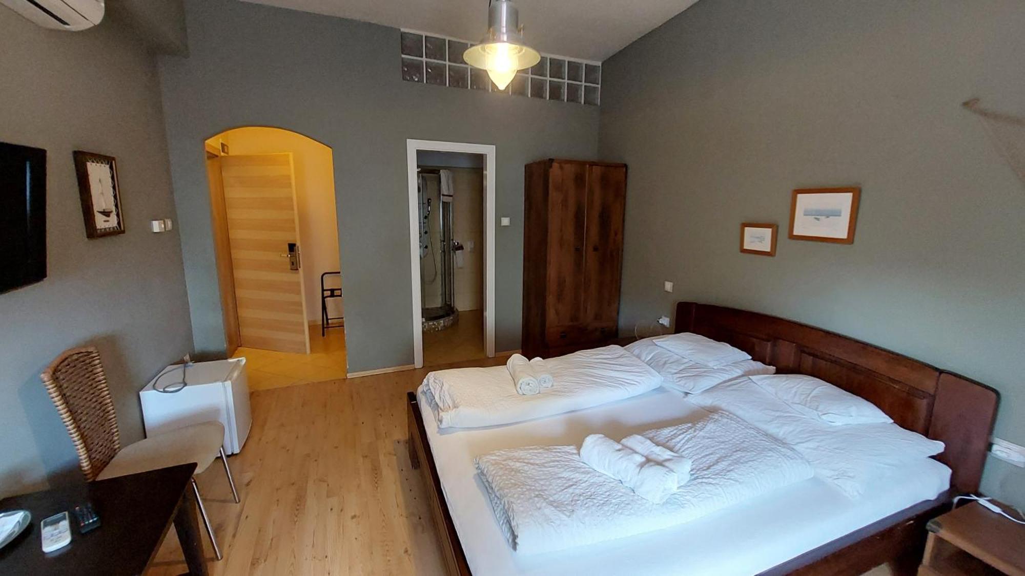 Oazis Hotel*** 瑙吉考尼饶 外观 照片