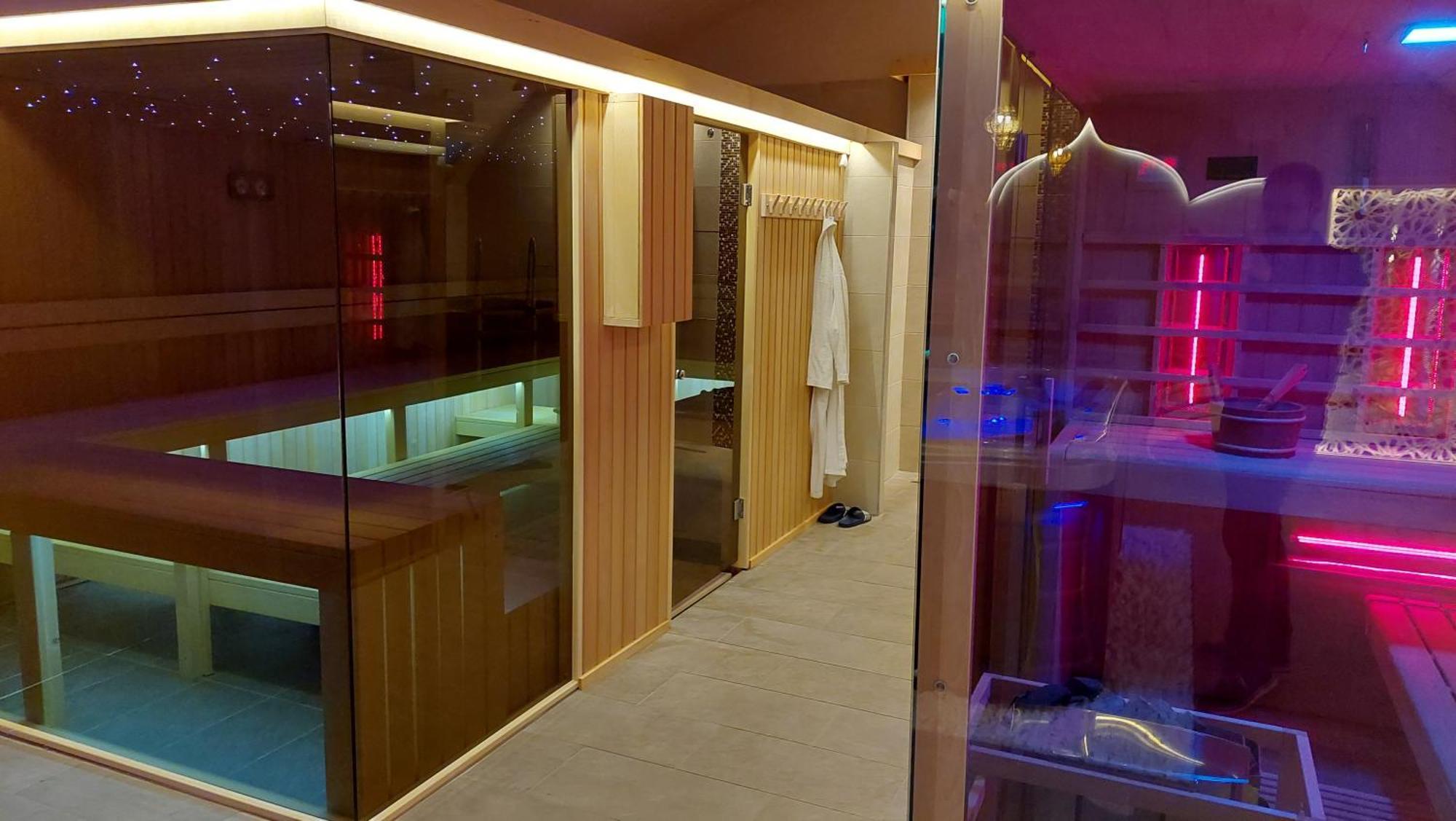 Oazis Hotel*** 瑙吉考尼饶 外观 照片