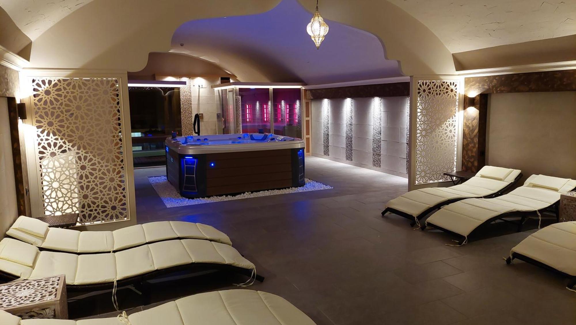 Oazis Hotel*** 瑙吉考尼饶 外观 照片